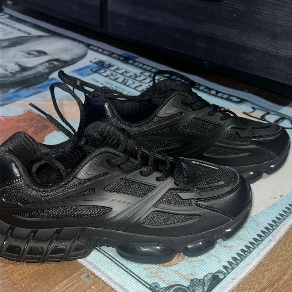 Men's Black Athletic Shoes